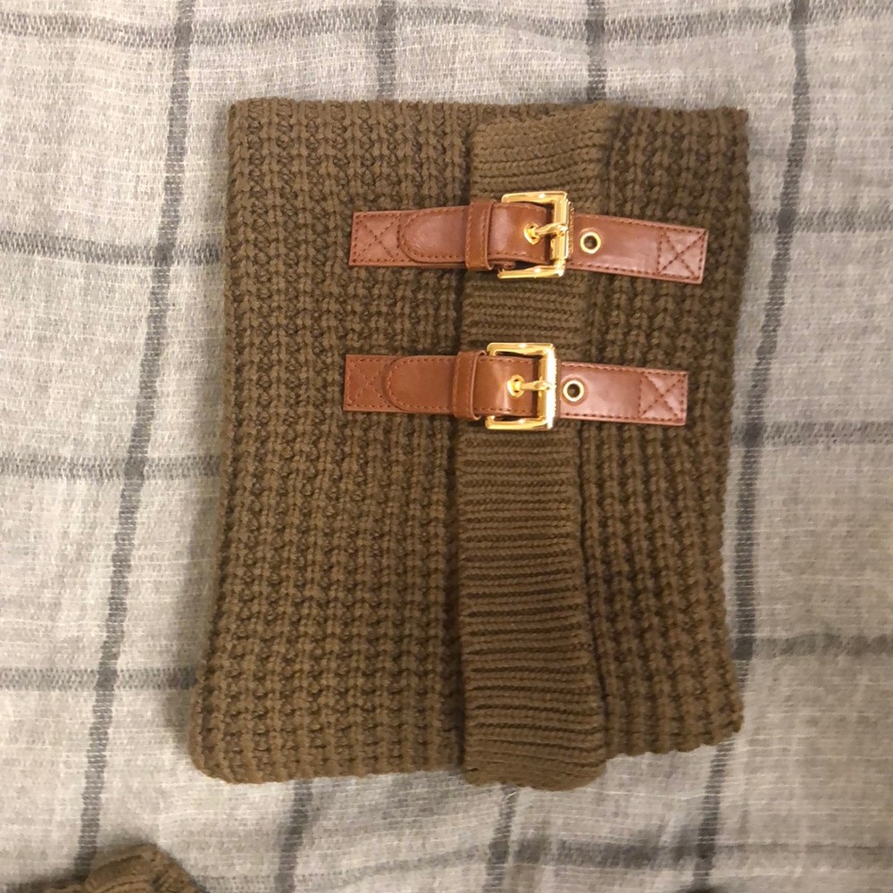 Sweater - Picture 4 of 4